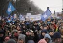 Miles de personas salen en manifestación en Berlín por la paz y contra suministro de armas